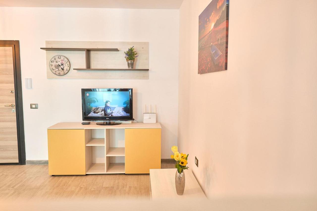 Orange Summer Apartment Spa Pools Beach Resort Mamaia Bagian luar foto