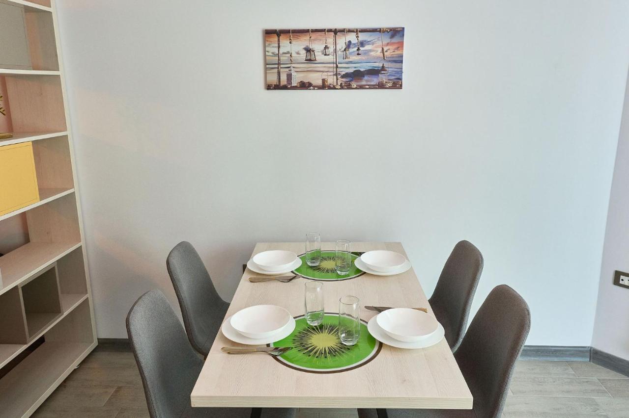 Orange Summer Apartment Spa Pools Beach Resort Mamaia Bagian luar foto