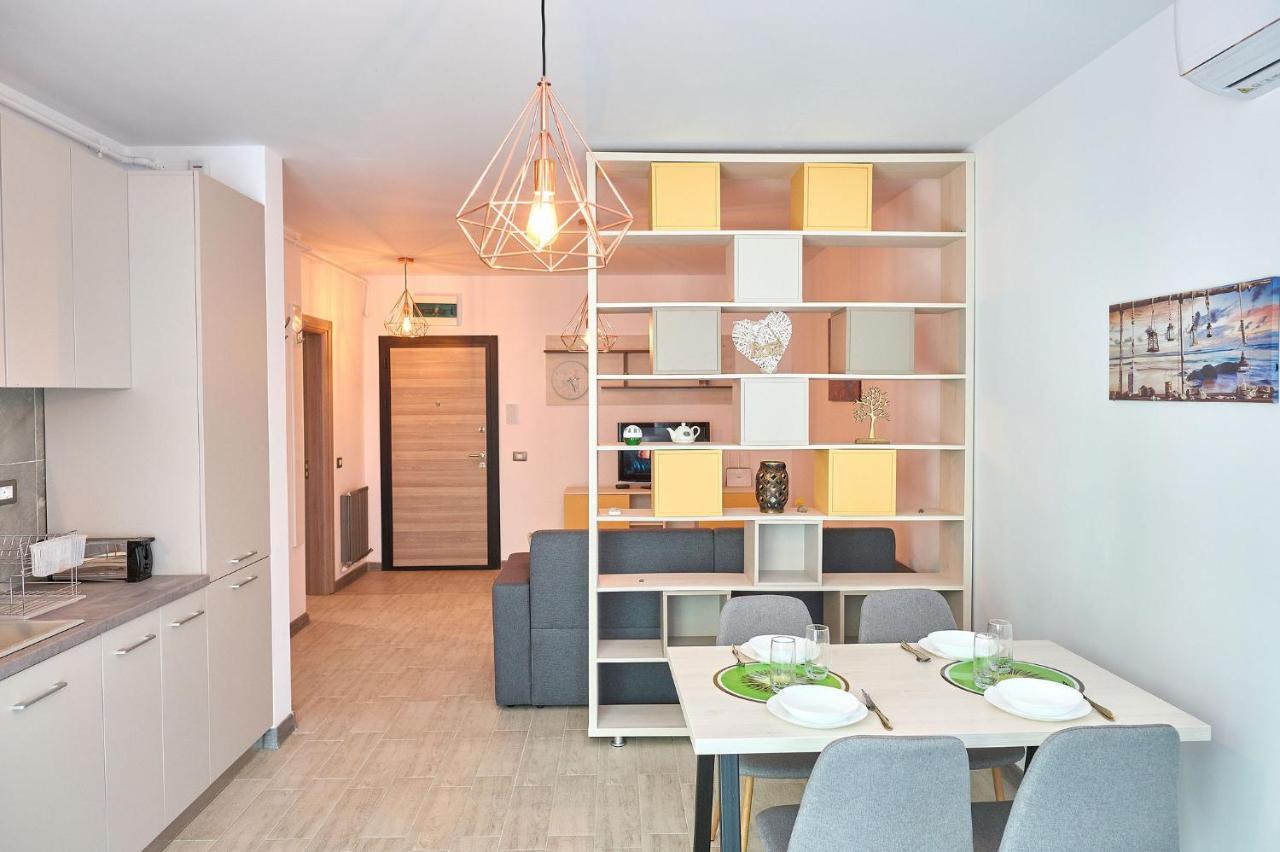 Orange Summer Apartment Spa Pools Beach Resort Mamaia Bagian luar foto
