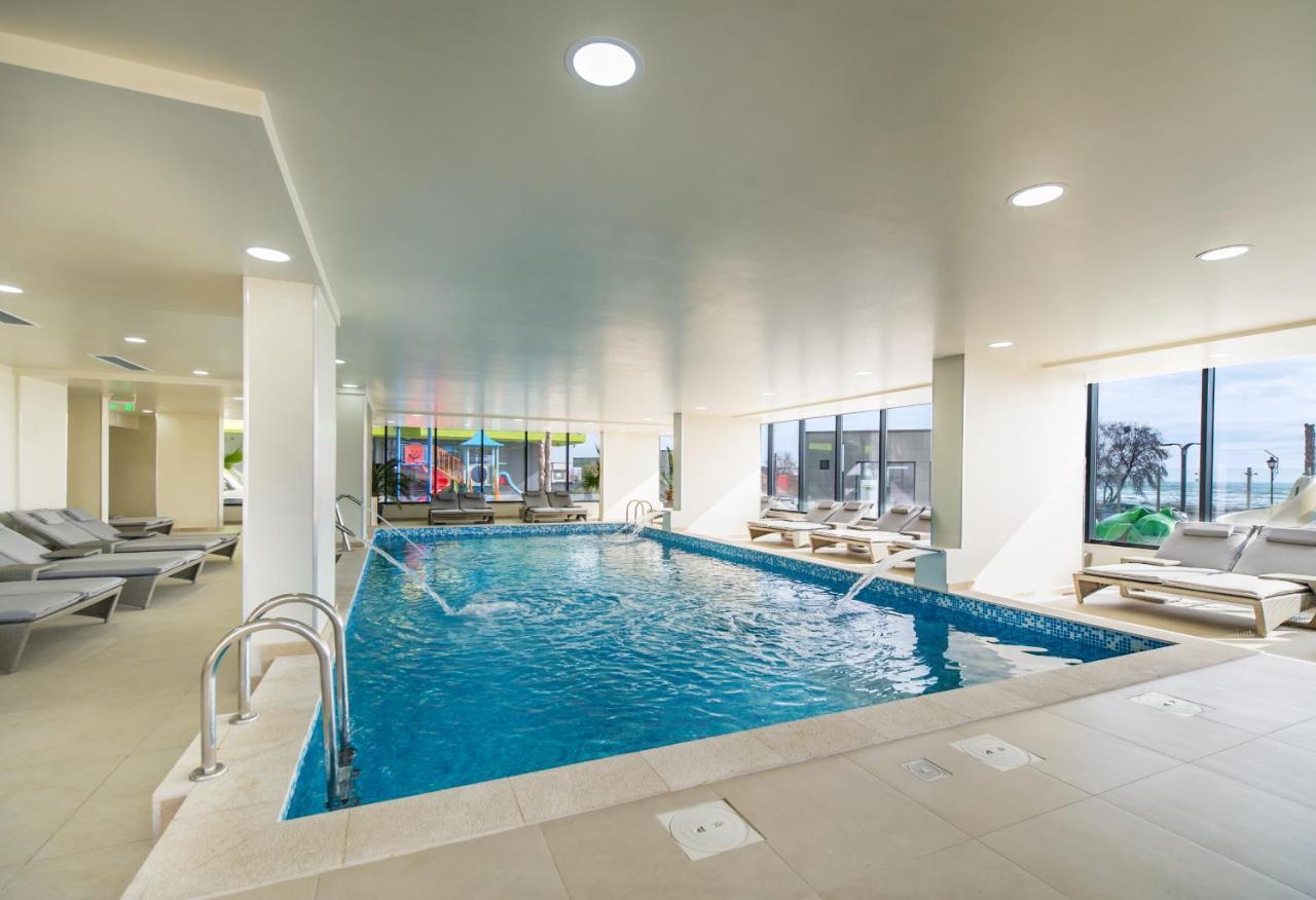 Orange Summer Apartment Spa Pools Beach Resort Mamaia Bagian luar foto
