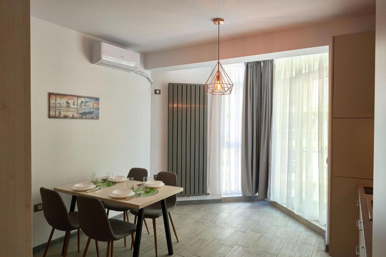 Orange Summer Apartment Spa Pools Beach Resort Mamaia Bagian luar foto